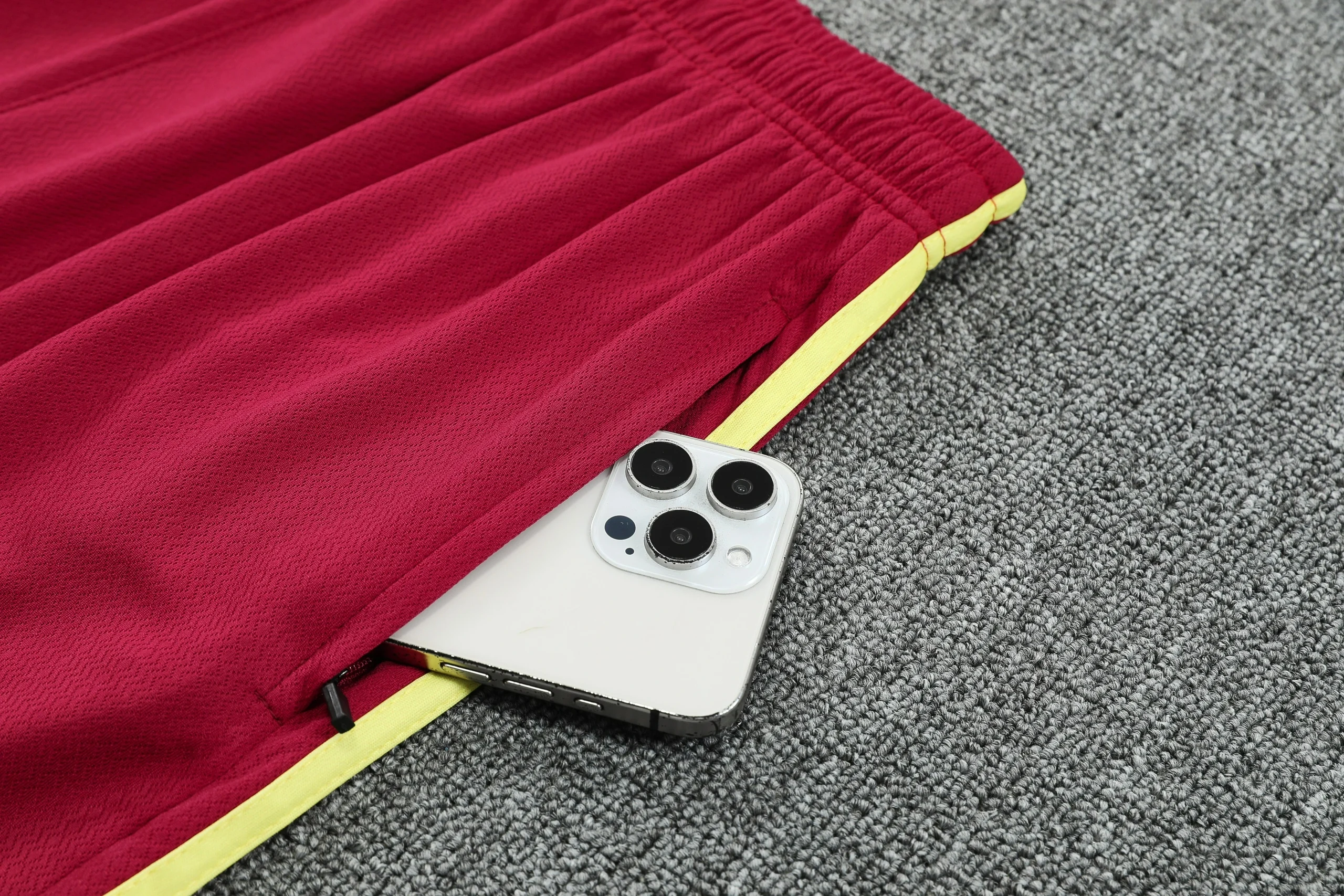 Arsenal OG Training Jersey Kit Red 2025/26 - Image 2