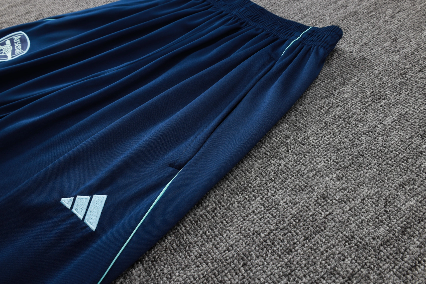 Arsenal Training Kit (Polo+Pants) Green 2025/26 - Image 5