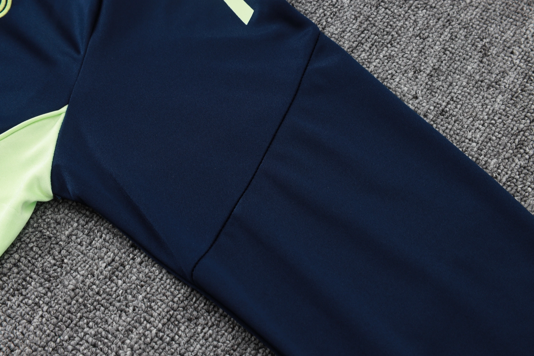 Real Madrid Training Kit (Sweatshirt+Pants) Cyan 2025/26 - Image 4