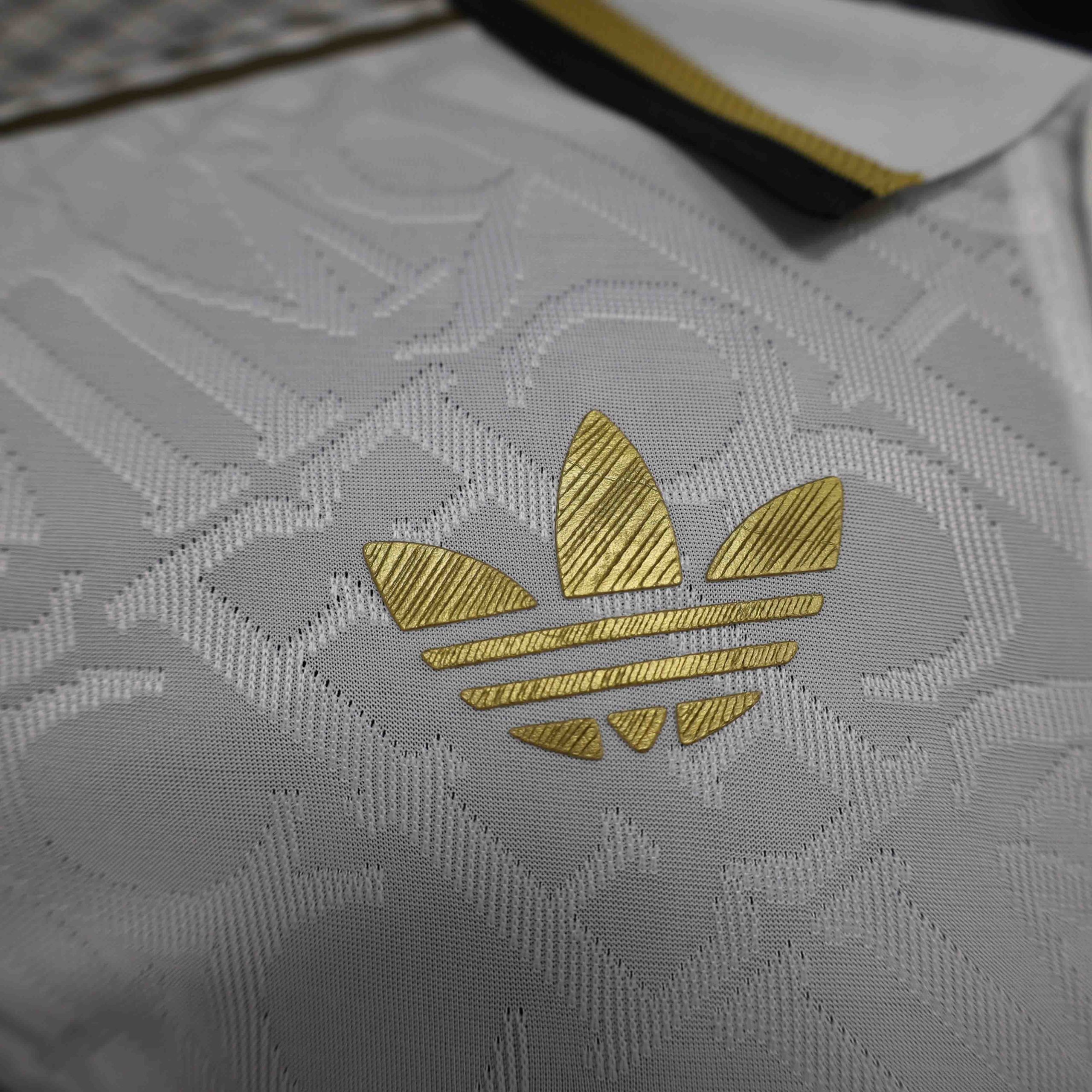 Real Madrid Soccer Jersey Golden Special Edition Shirt 2024/25 - Image 6