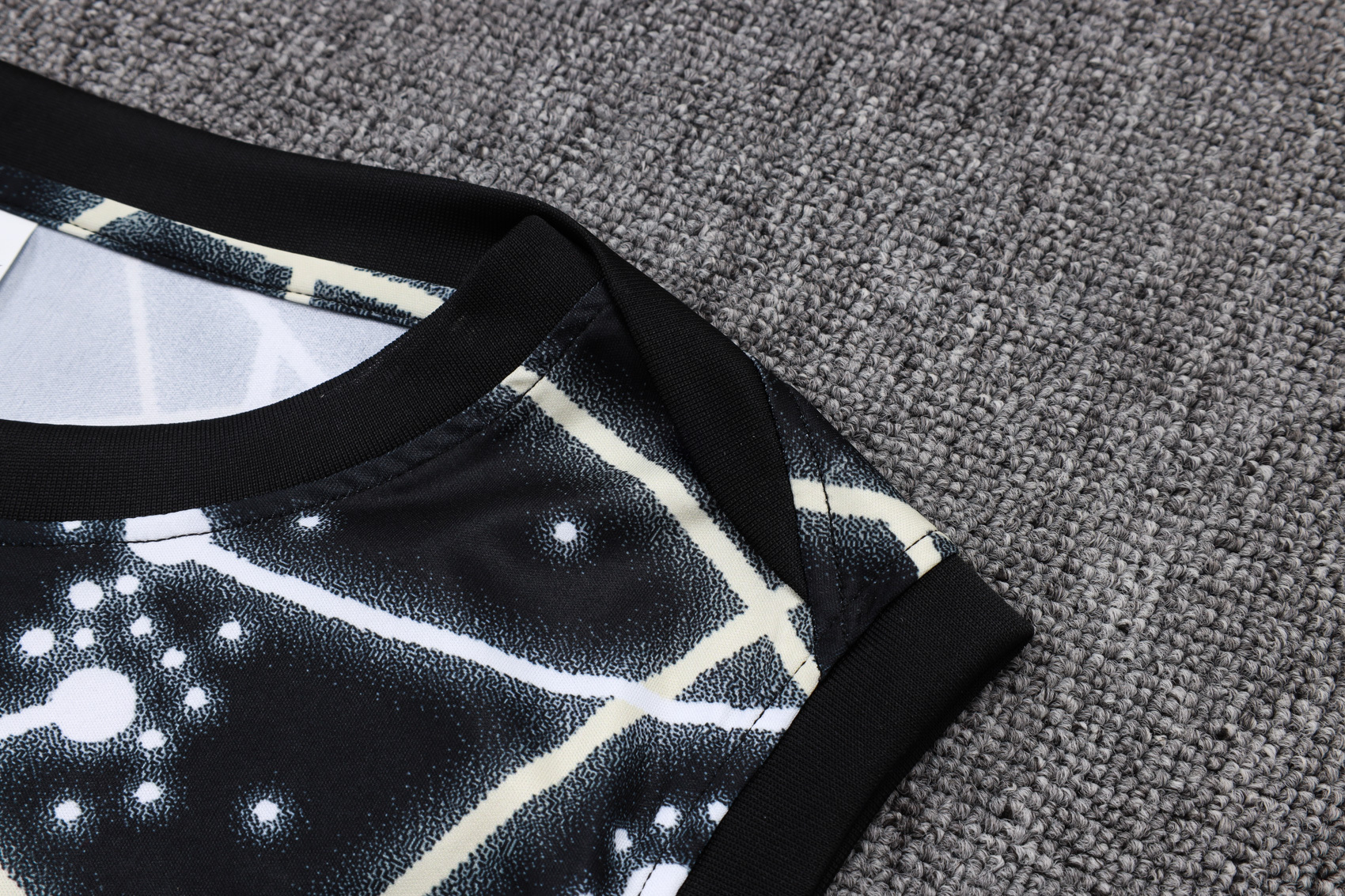 Chelsea Sleeveless Training Kit White&Black 2025/26 - Image 4