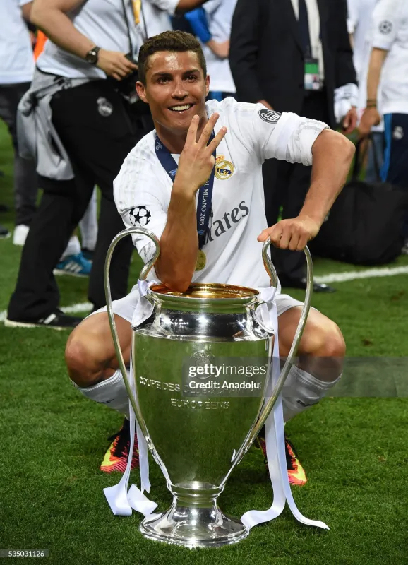 Real Madrid Retro Jersey Home Long Sleeve Soccer Shirt 2015/16 - Image 6