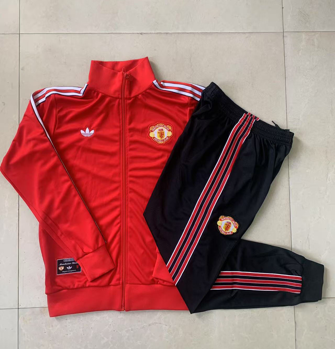 Kids Manchester United Training Kit (Jacket+Pants) Red 2025/26 - Image 2