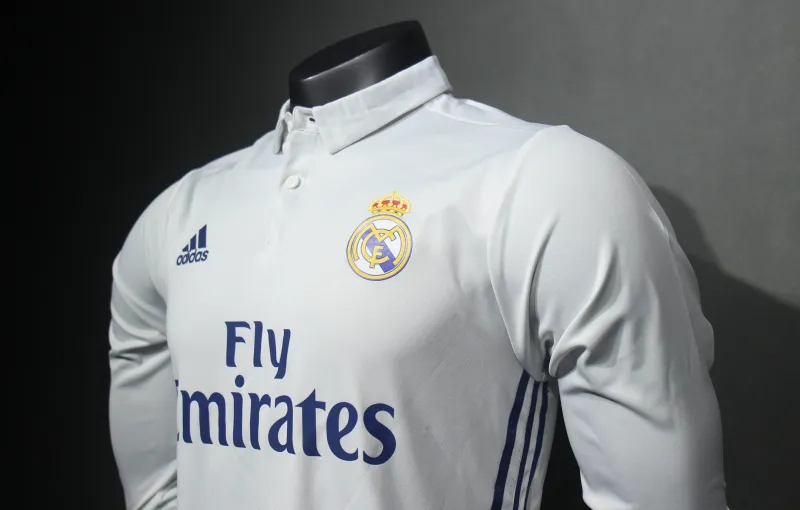 Real Madrid Retro Jersey Home Long Sleeve Soccer Shirt 2016/17 - Image 5