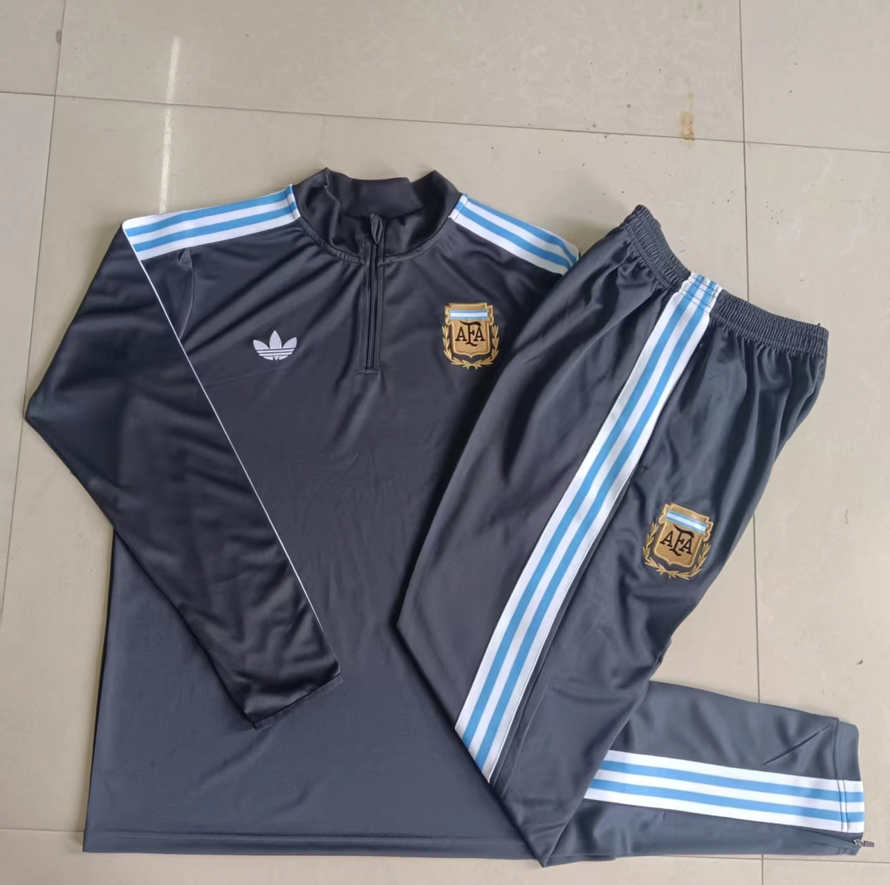 Kids Argentina Training Kit (Sweatshirt+Pants) Deep Grey 2025 - Image 2