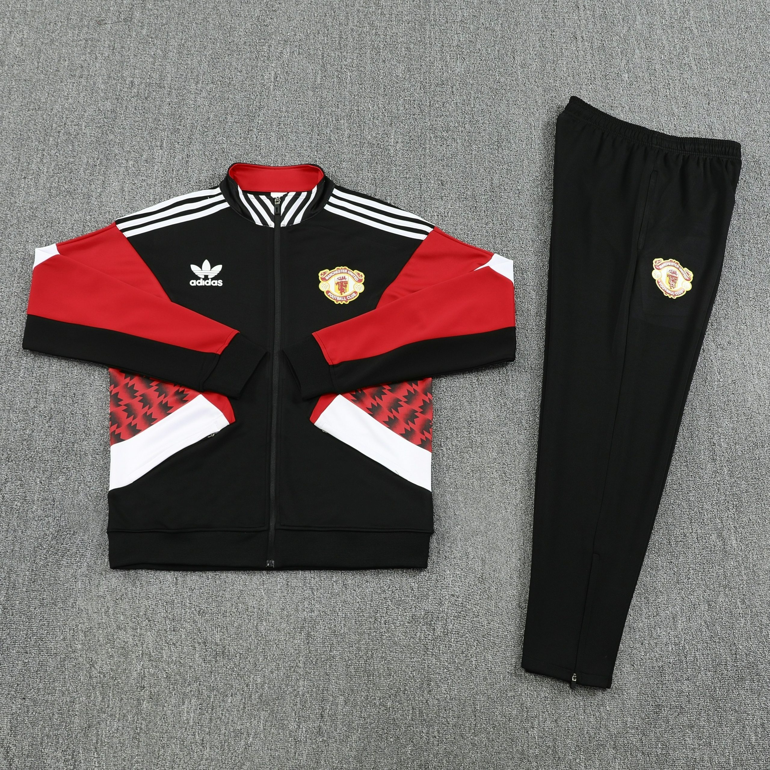 Manchester United Retro Training Kit (Jacket+Pants) 2025/26 - Image 5