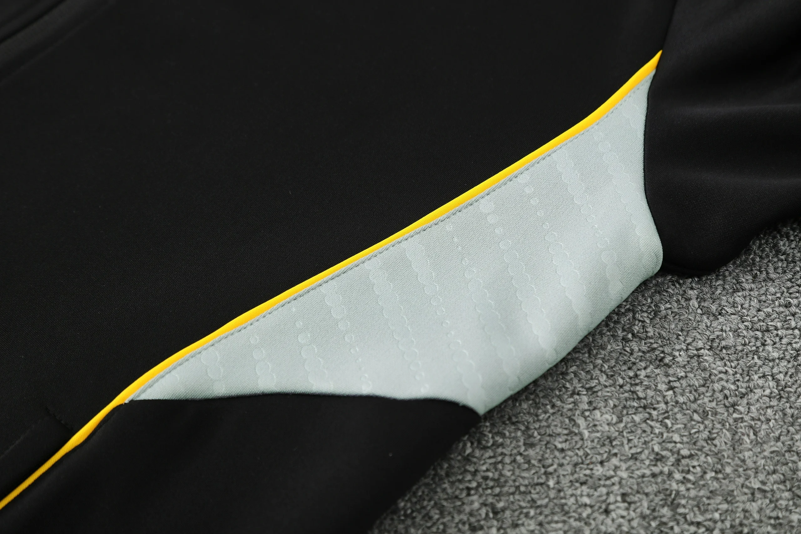 Real Madrid Training Kit (Jacket+Pants) Black 2025/26 - Image 4