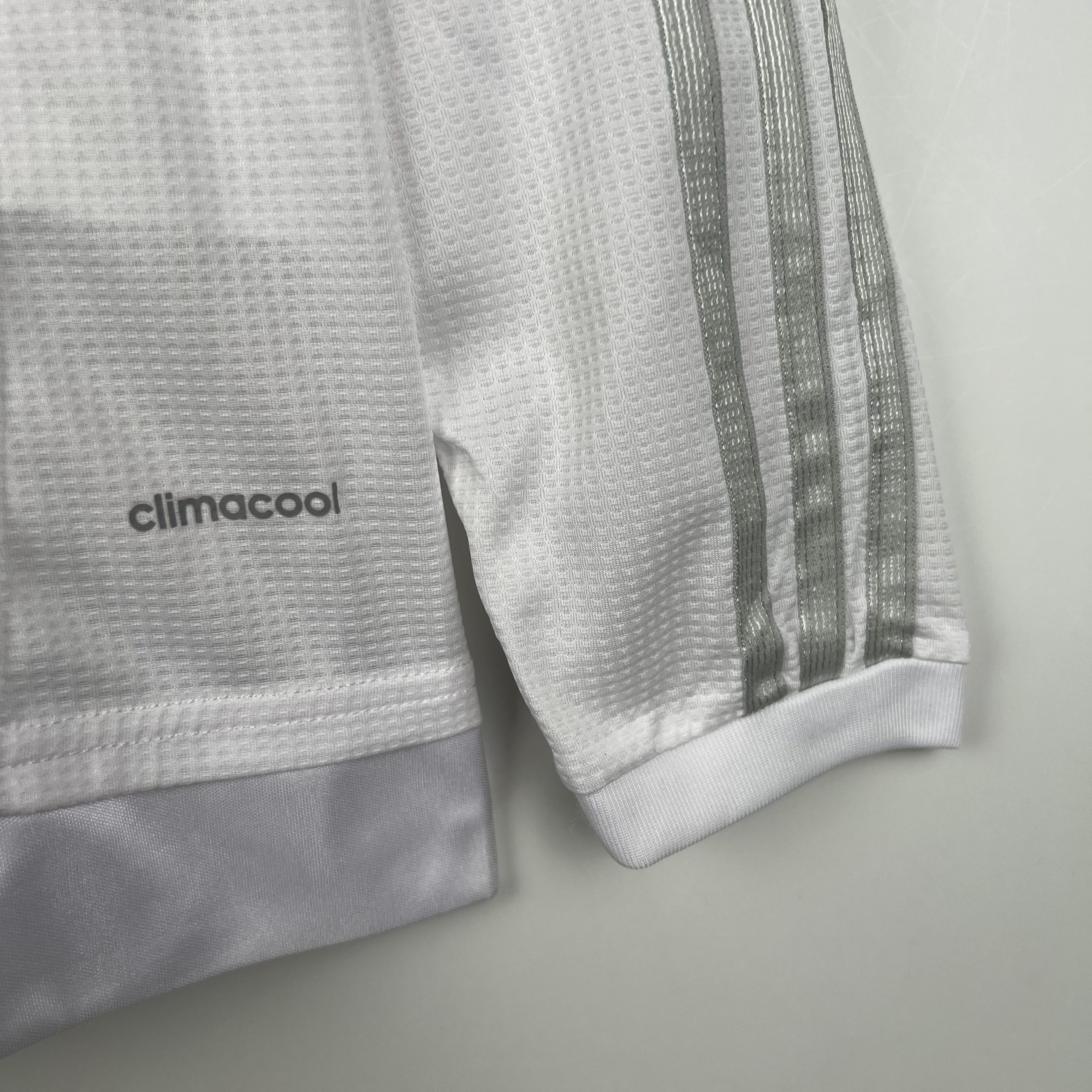 Real Madrid Retro Jersey Home Long Sleeve Custom Soccer Shirt 2015/16 - Image 6