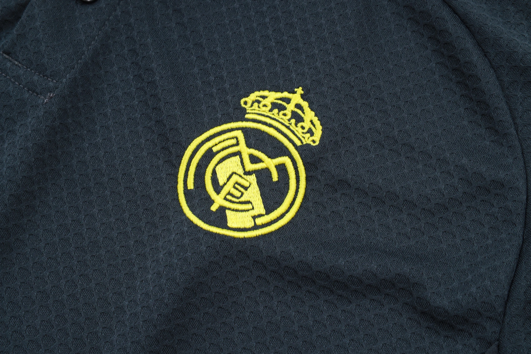 Real Madrid Training Kit (Polo+Pants) Gray 2025/26 - Image 6
