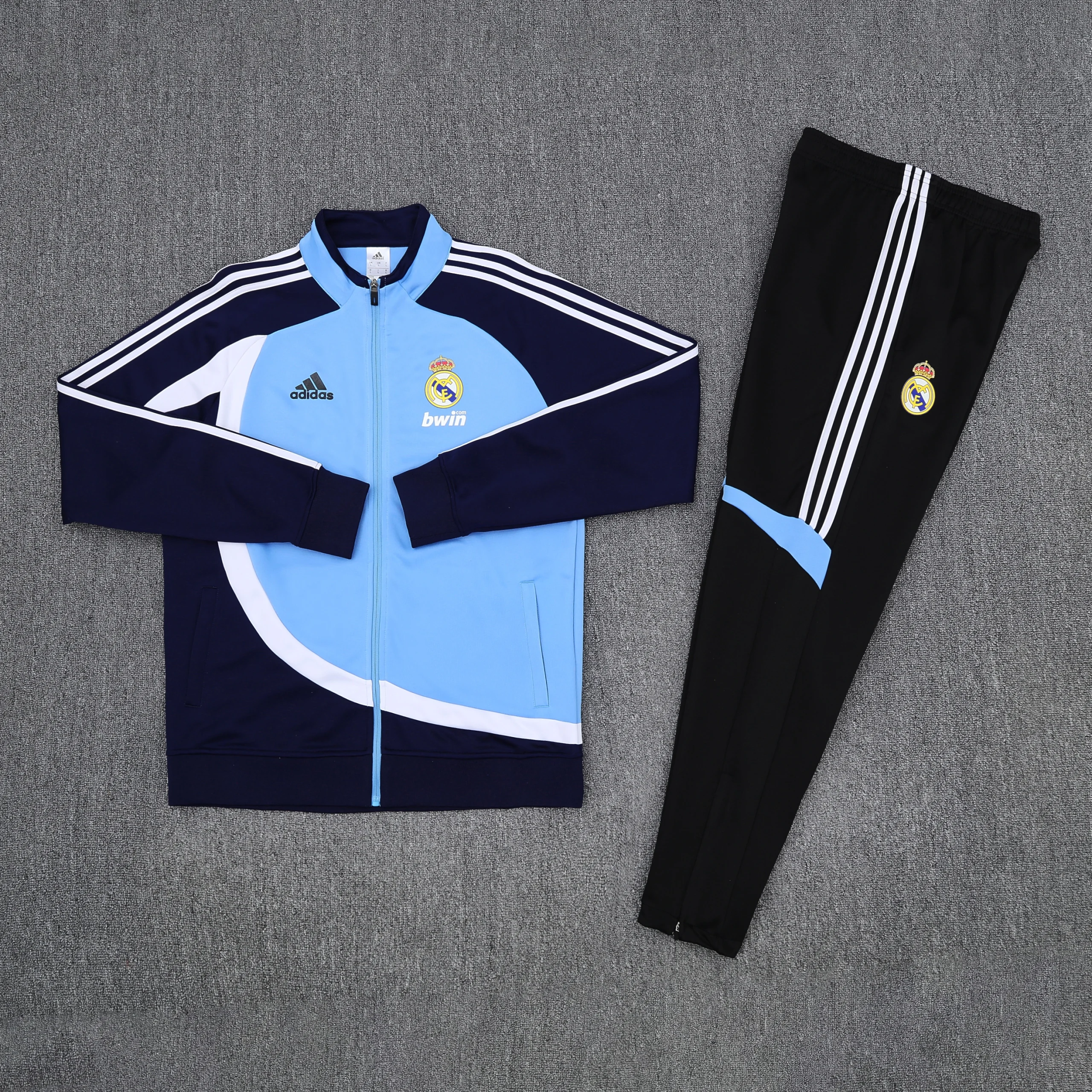 Real Madrid Retro Training Kit (Jacket+Pants) 2025/26 - Image 3