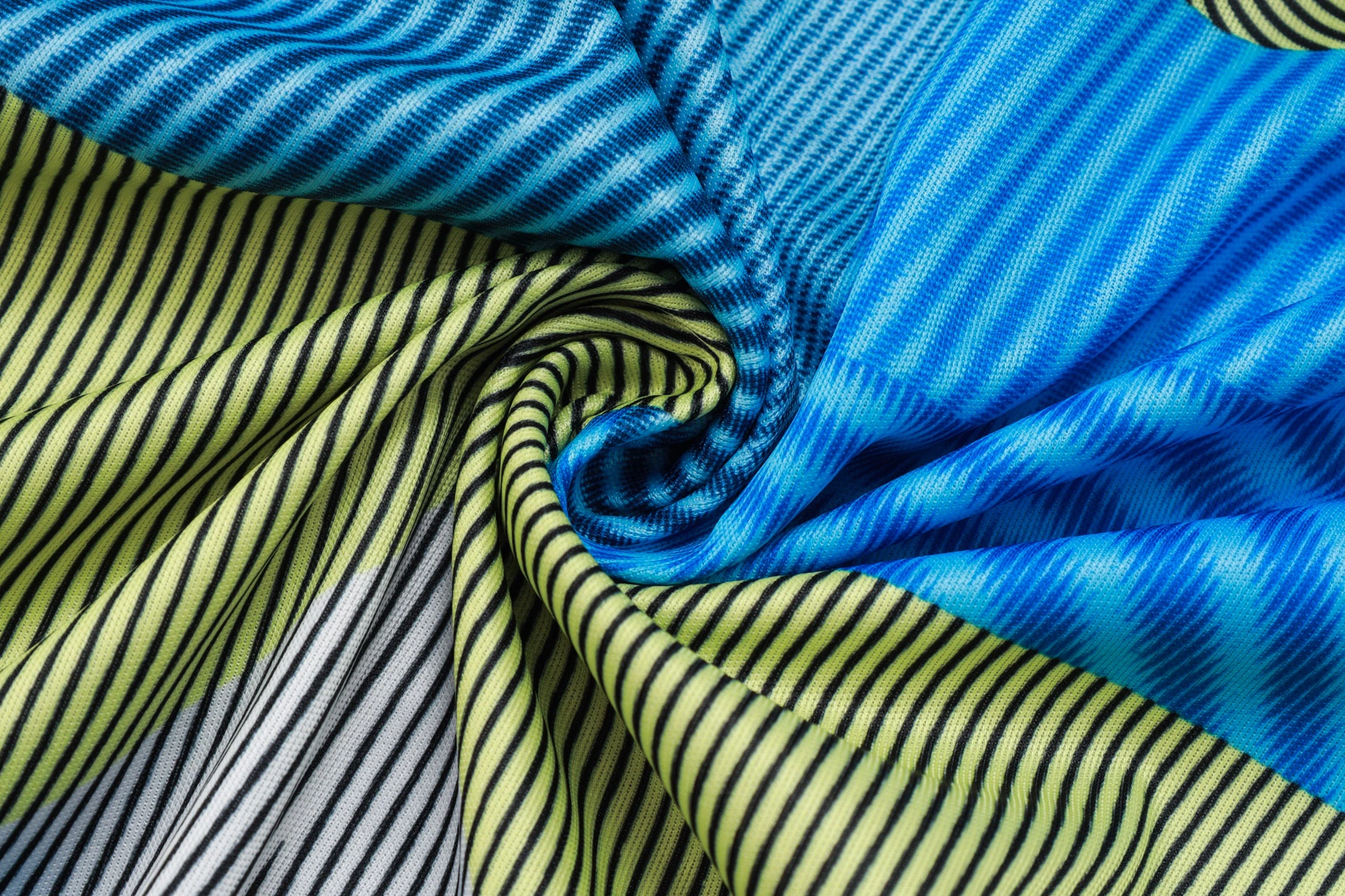 Real Madrid Training Kit (Polo+Pants) Green 2025/26 - Image 5