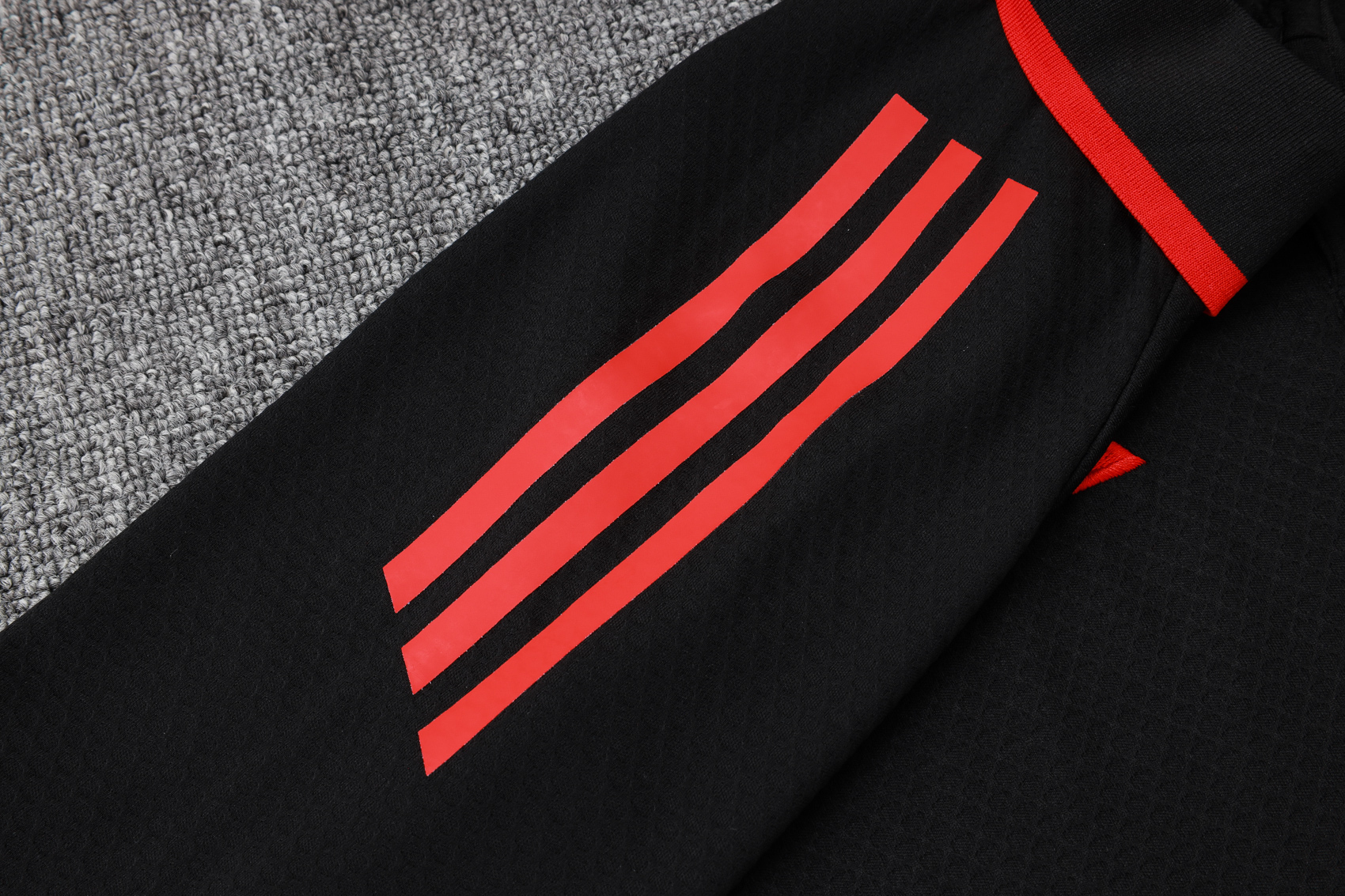 Bayern Munich Training Kit (Polo+Pants) Black 2025/26 - Image 3