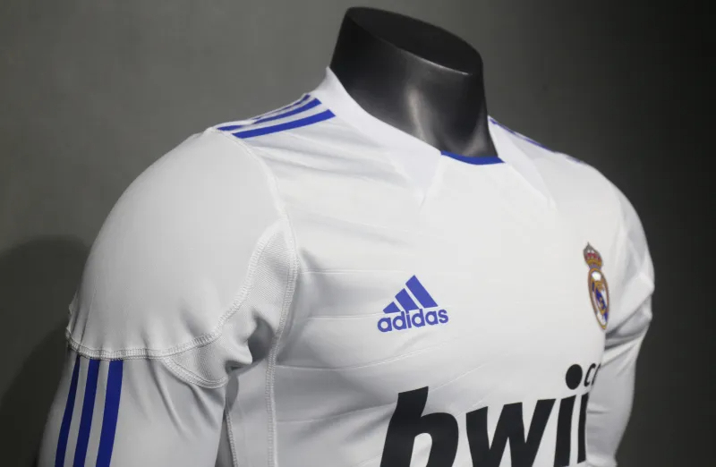 Real Madrid Retro Jersey Home Long Sleeve Soccer Shirt 2010/11 - Image 3
