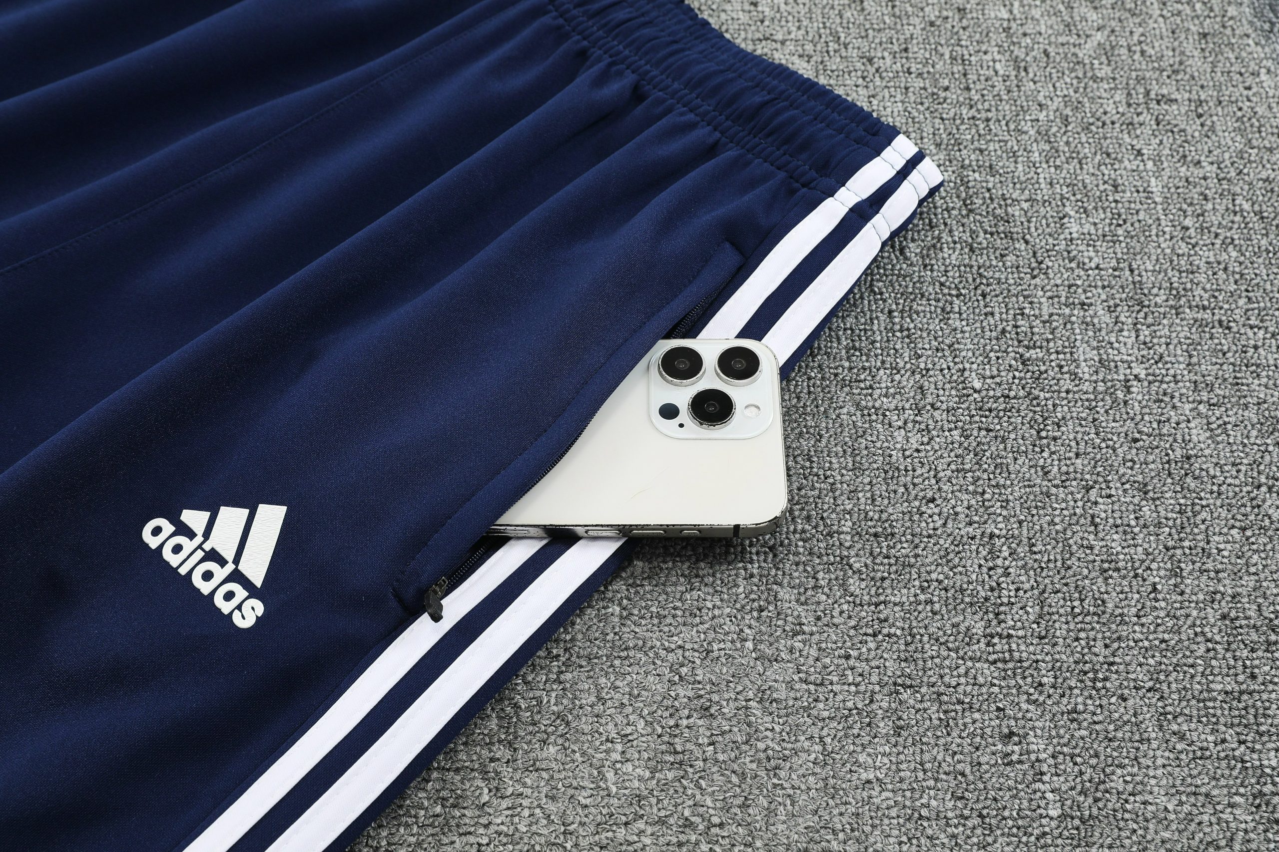 Real Madrid Retro Training Kit (Jacket+Pants) 2025/26 - Image 4