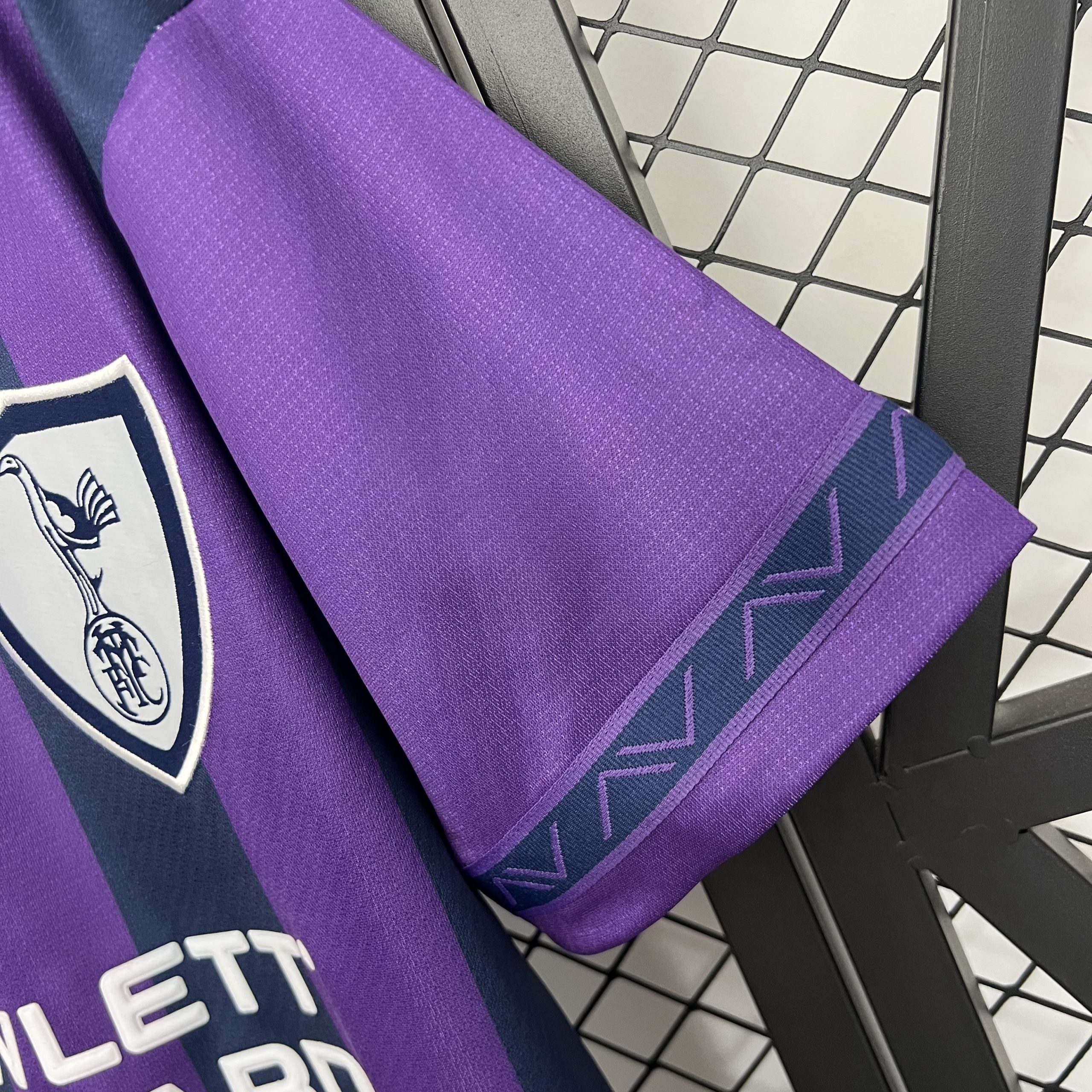 Tottenham Hotspur Retro Football Jersey Away Custom Shirt 1995/97 - Image 6