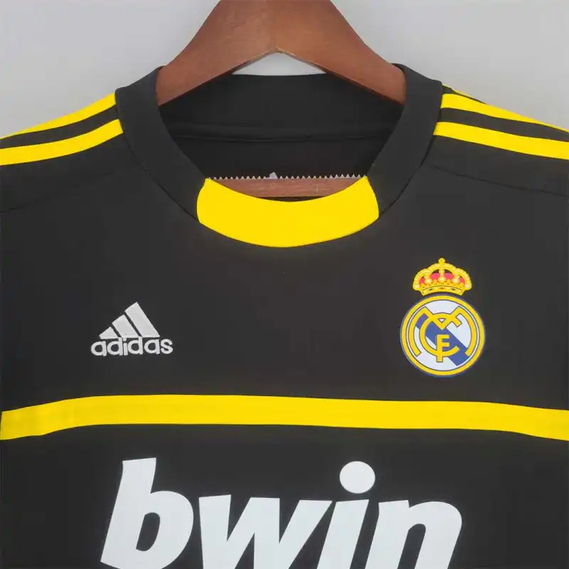 Real Madrid Retro Jersey Away Goalkeeper Black Soccer Custom Shirt 2011/12 - Image 6