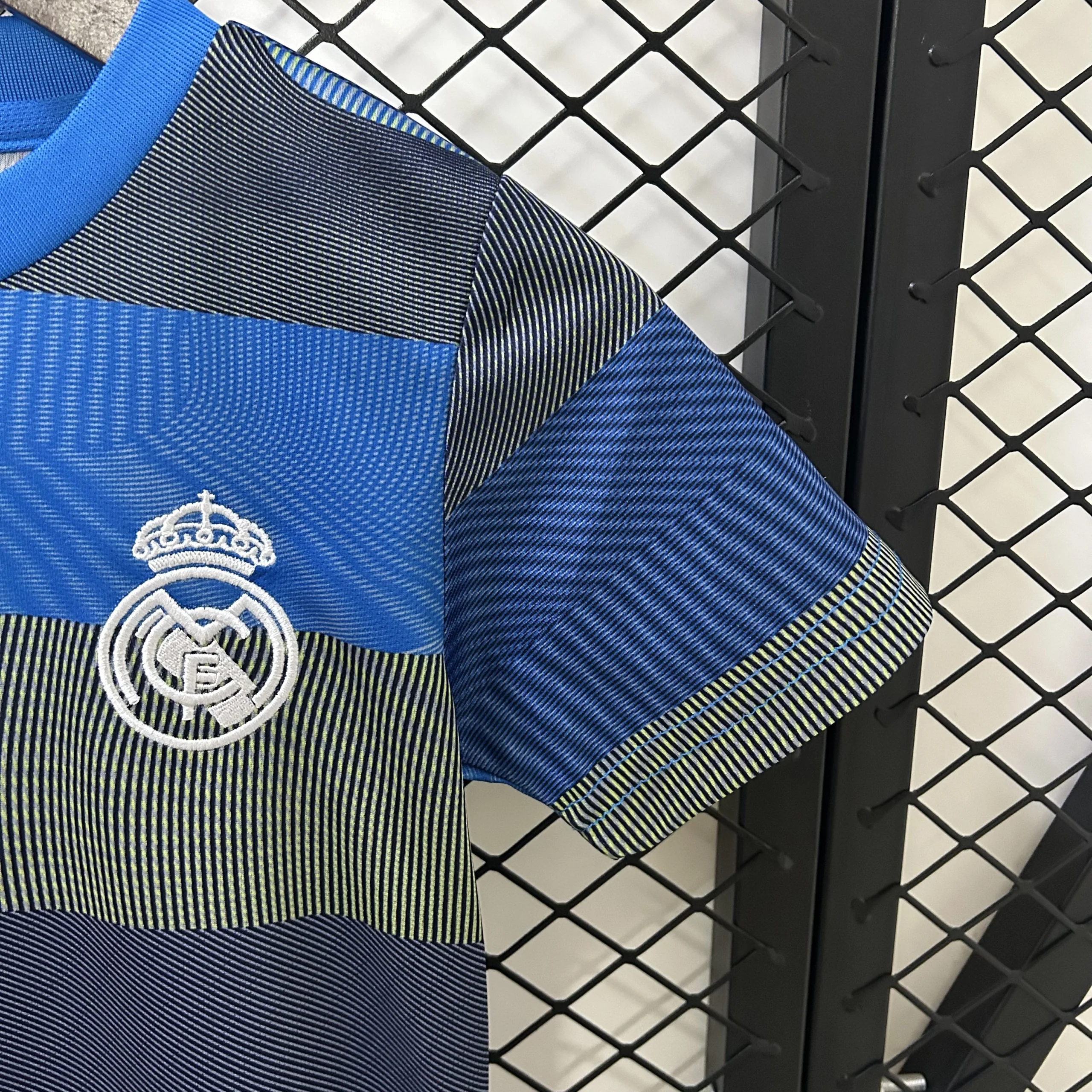 Real Madrid Soccer Jersey Training Kids Kit Jersey+Shorts 2025/26 - Image 3