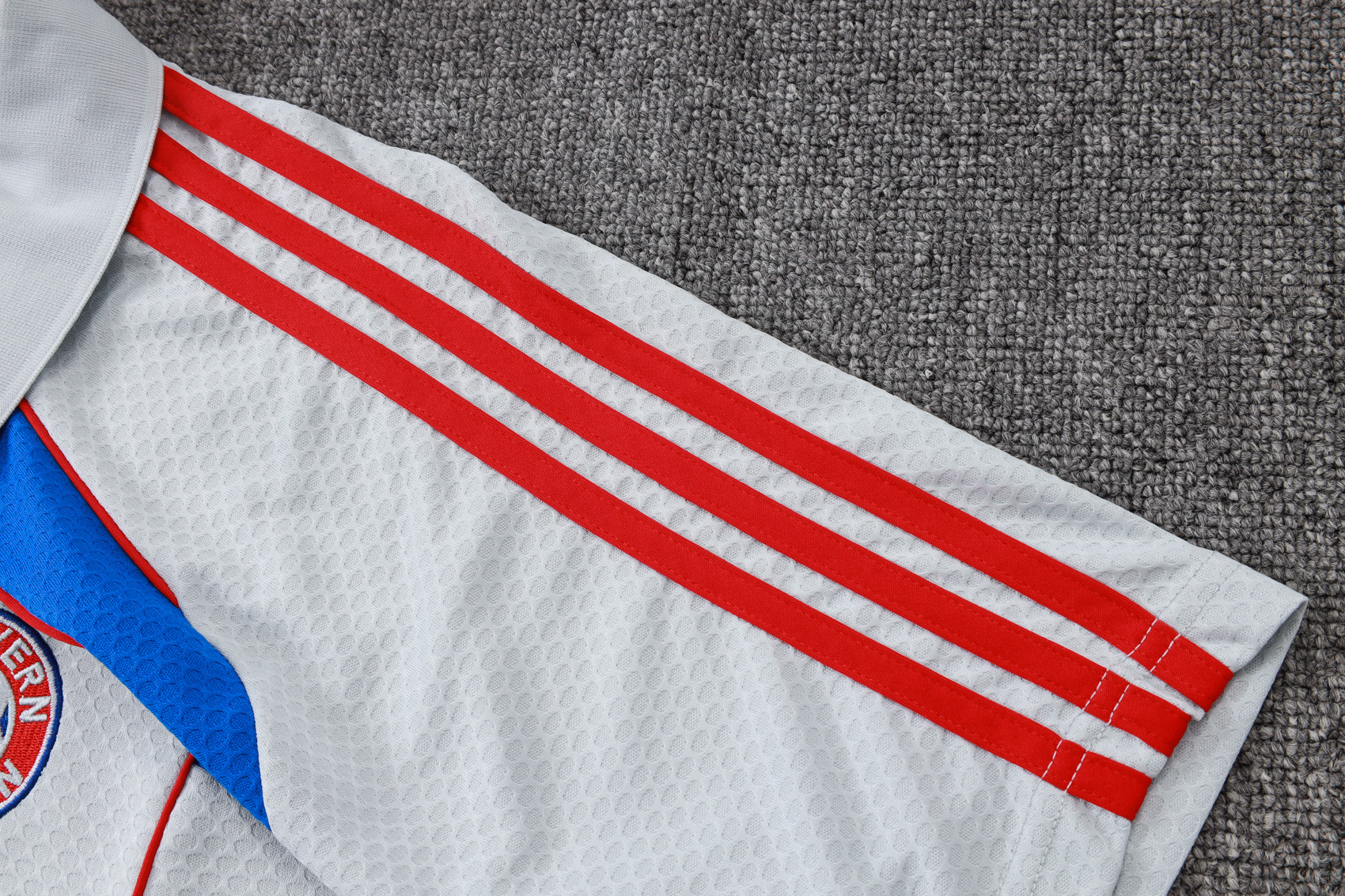 Bayern Munich Training Kit (Polo+Pants) Gray 2025/26 - Image 5