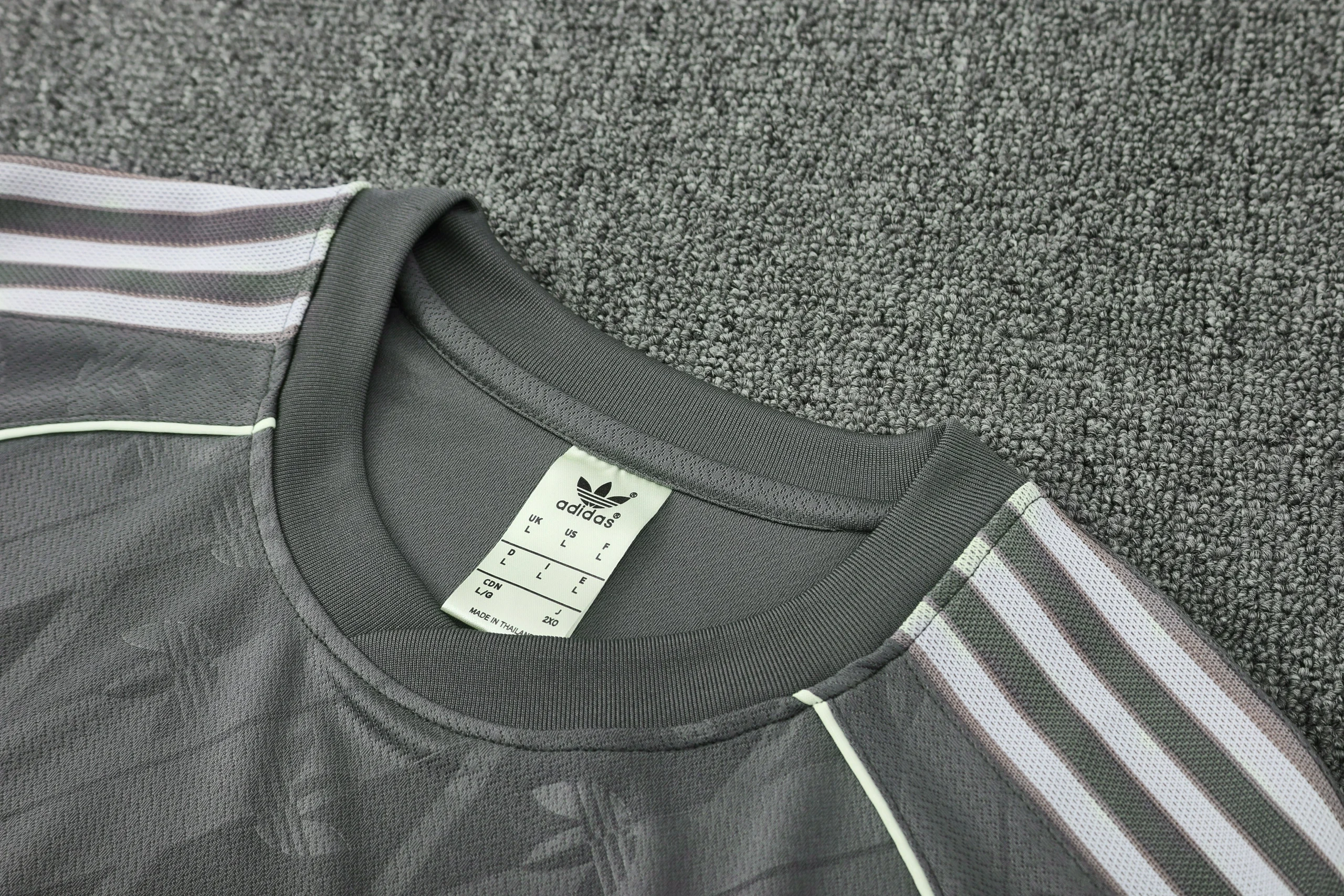 Real Madrid Training Jersey Kit Gray 2025/26 - Image 4