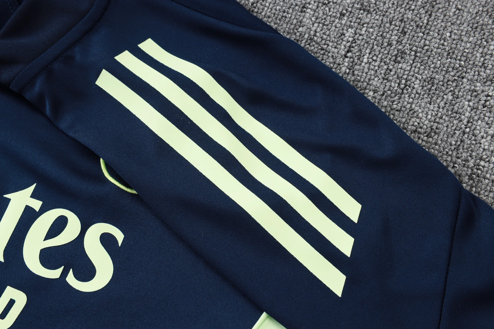 Real Madrid Training Kit (Sweatshirt+Pants) Cyan 2025/26 - Image 5