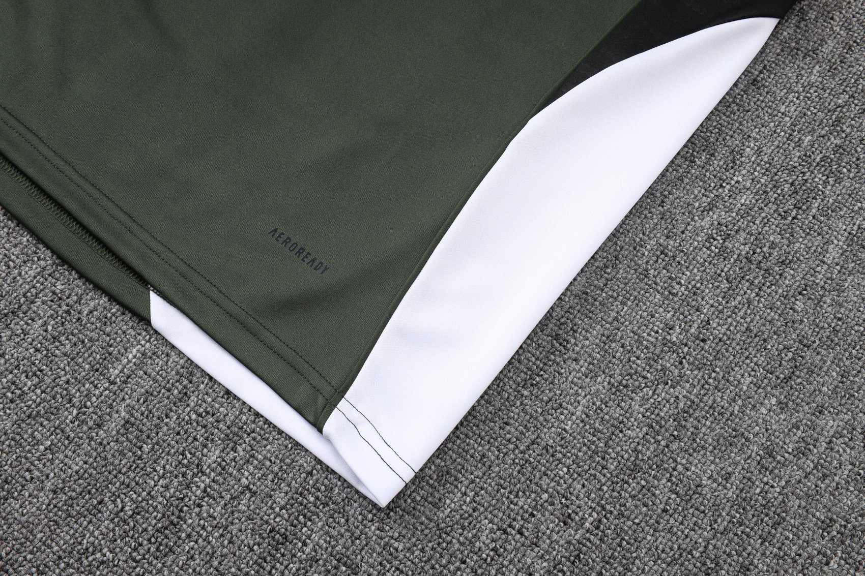 Bayern Munich Training Kit (Sweatshirt+Pants) Deep Green 2025/26 - Image 2