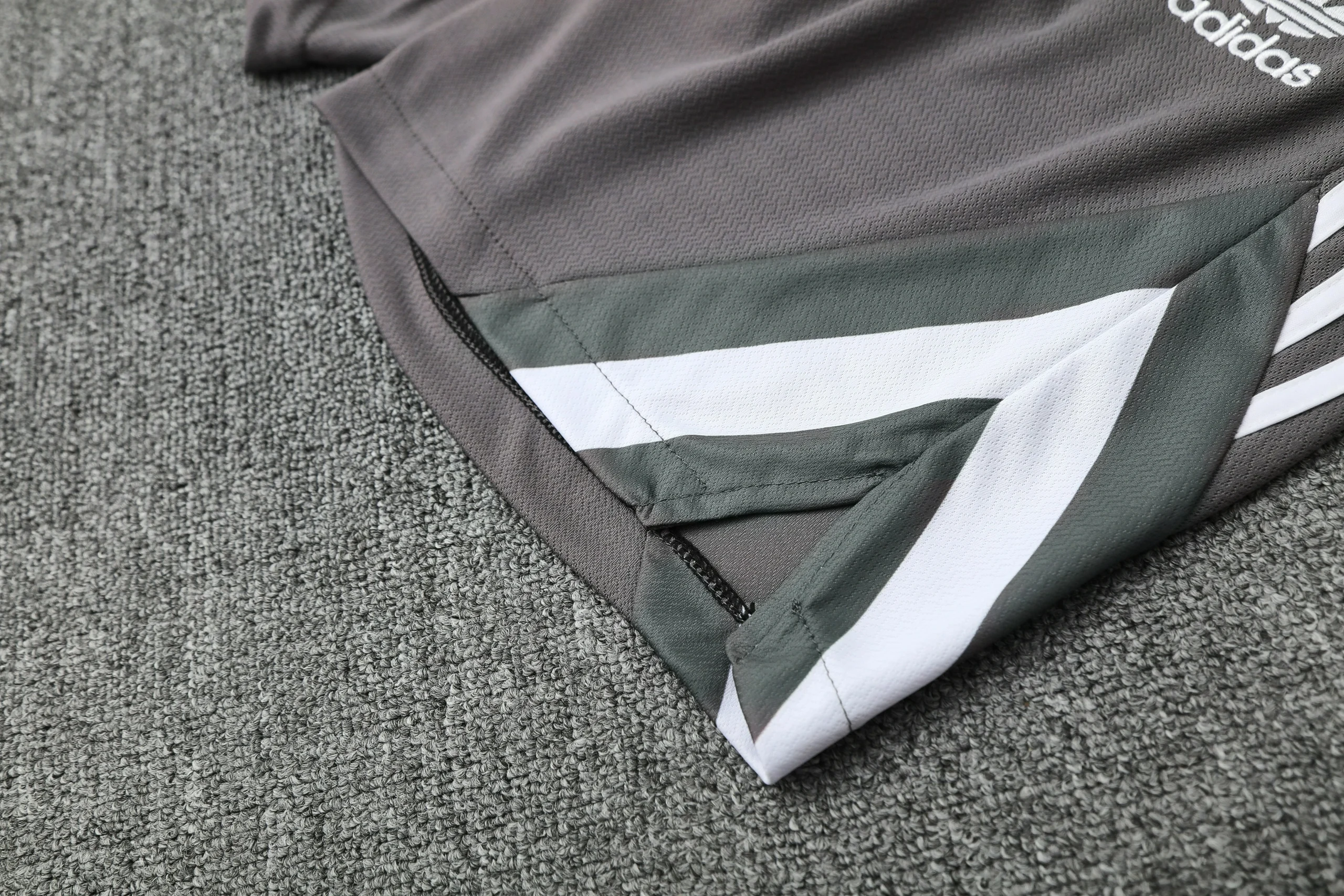 Real Madrid Training Jersey Kit Gray 2025/26 - Image 5