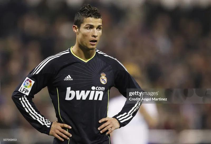 Real Madrid Retro Jersey Away Long Sleeve Soccer Shirt 2010/11 - Image 3